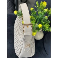 Жіноча сумка-багет із жатої еко-шкіри сiрого кольору 32251