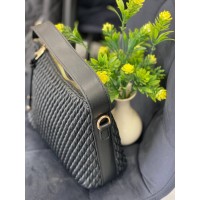 Женская сумка на плече из жатой эко-кожи черного цвета 32262