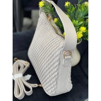 Женская сумка на плече из жатой эко-кожи серого цвета 32264