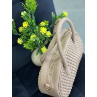 Женская сумка кросс-боди из эко-кожи бежевого цвета 32275