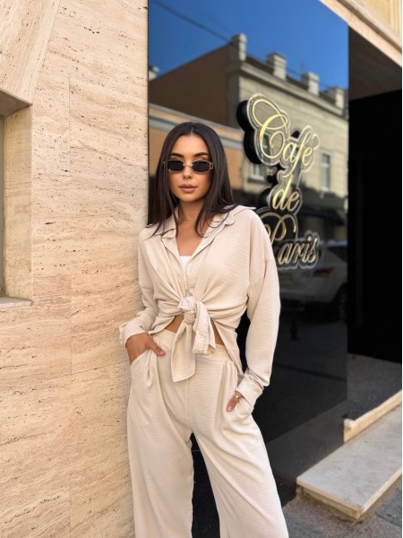 Жіночий легкий прогулянковий костюм бежевого кольору 32276