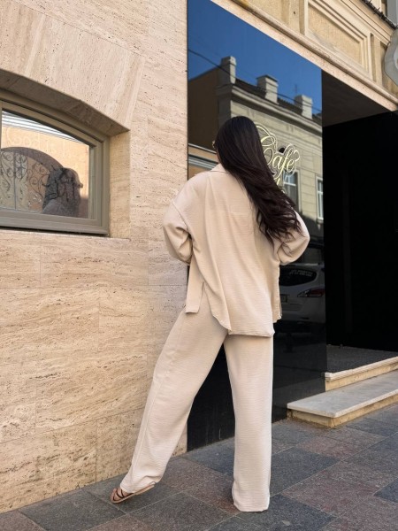 Жіночий легкий прогулянковий костюм бежевого кольору 32276