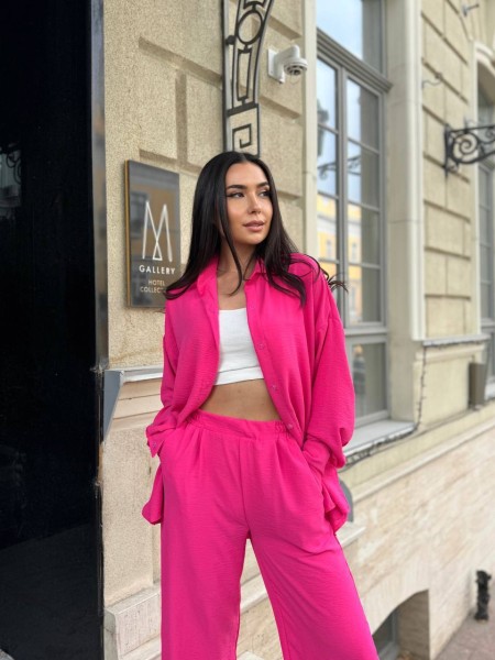 Жіночий легкий прогулянковий костюм малинового кольору 32284