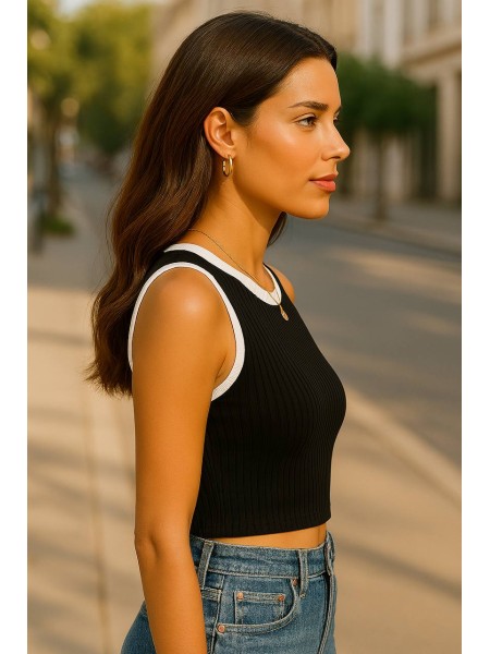 Базовий жіночий кроп-топ у рубчик чорного кольору 32306