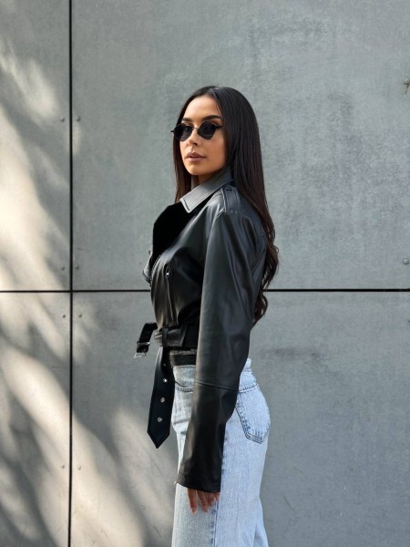 Жіноча косуха з еко-шкіри на підкладці чорного кольору 32310