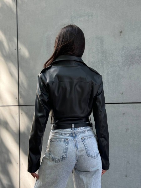 Жіноча косуха з еко-шкіри на підкладці чорного кольору 32310