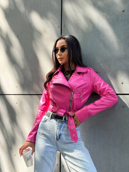 Жіноча косуха з еко-шкіри на підкладці малинового кольору 32311