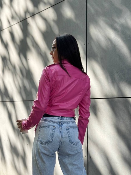 Жіноча косуха з еко-шкіри на підкладці малинового кольору 32311