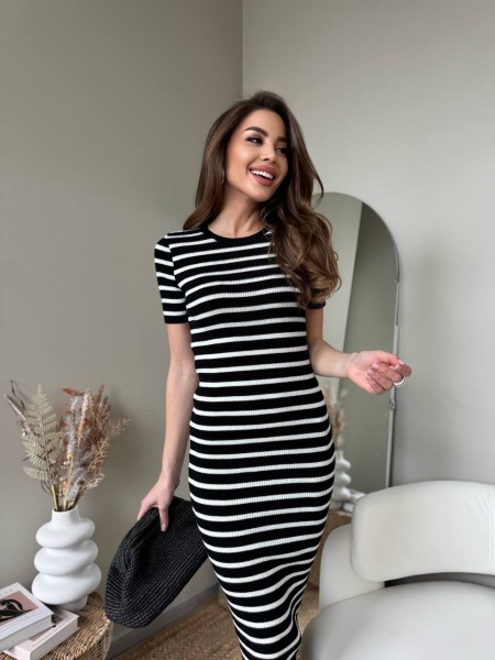 Приталена сукня міді в смужку чорного кольору 32313