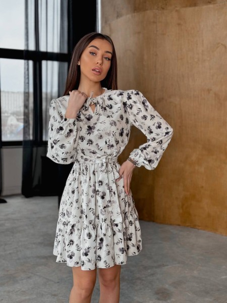 Легка сукня міні з поясом у квітку молочного кольору 32318
