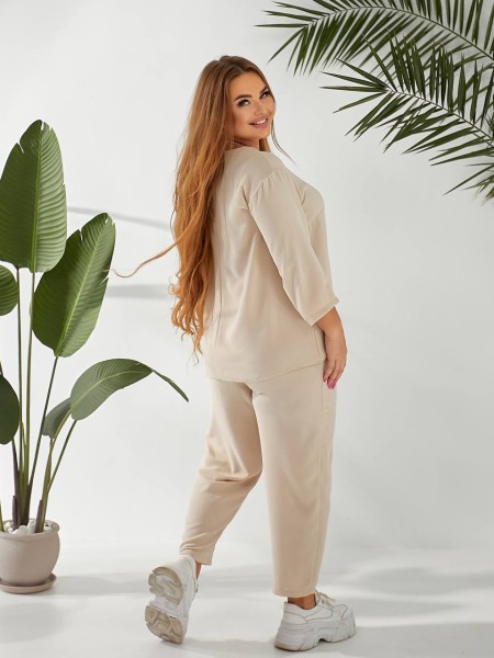 Жіночий прогулянковий костюм бежевого кольору 32327