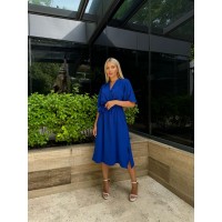 Легка сукня на запах із поясом темно-синього кольору 32332