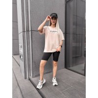 Жіночий спортивний комплект футболка+велосипедки з написом бежевого кольору 32352