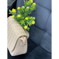 Жіноча сумка крос-боді на кнопцi з еко-шкіри бежевого кольору 32354