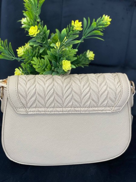 Жіноча сумка крос-боді на кнопцi з еко-шкіри бежевого кольору 32354