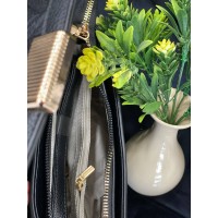 Женская сумка кросс-боди на кнопке из эко-кожи черного цвета 32355