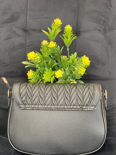 Жіноча сумка крос-боді на кнопцi з еко-шкіри чорного кольору 32355