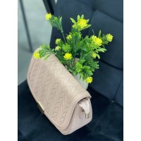 Женская сумка кросс-боди на кнопке из эко-кожи пудрового цвета 32359