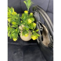 Жіноча сумка-багет з пористої еко-шкіри чорного кольору 32369