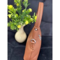 Жіноча сумка-багет з пористої еко-шкіри коричневого кольору 32373