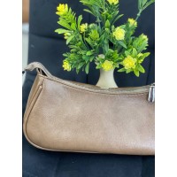 Жіноча брутальна сумка с карманами з еко-шкіри кавового кольору 32379