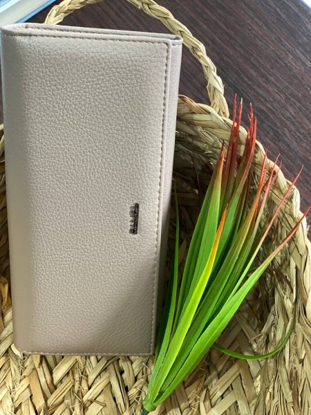 Жіночий гаманець з пористої еко-шкіри бежевого кольору 32384