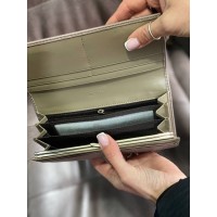 Жіночий гаманець з пористої еко-шкіри бежевого кольору 32384