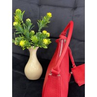 Женская сумка-багет из пористой эко-кожи красного цвета 32386