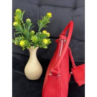 Женская сумка-багет из пористой эко-кожи красного цвета 32386