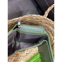 Жіночий компактний гаманець із пористої еко-шкіри зеленого кольору 32389