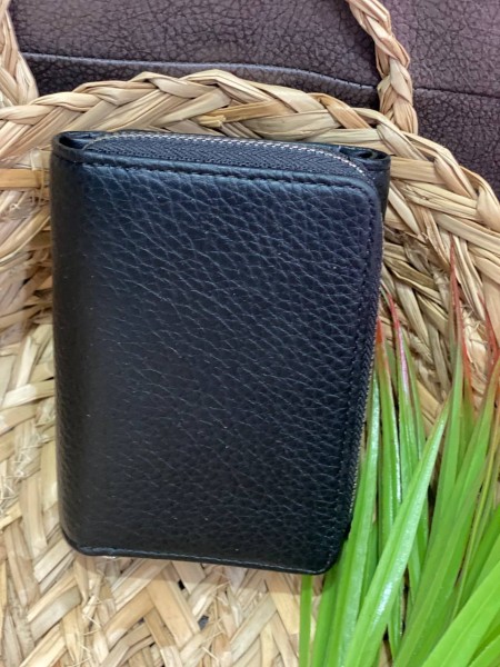 Жіночий компактний гаманець із пористої еко-шкіри чорного кольору 32417