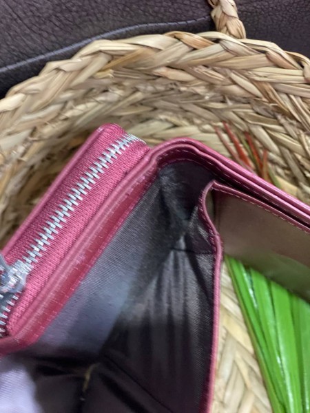 Жіночий компактний гаманець із пористої еко-шкіри бордового кольору 32418