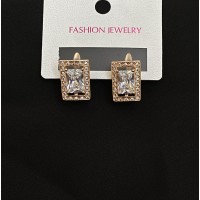 Сережки з великим каменем англійський замок золотого кольору 32427