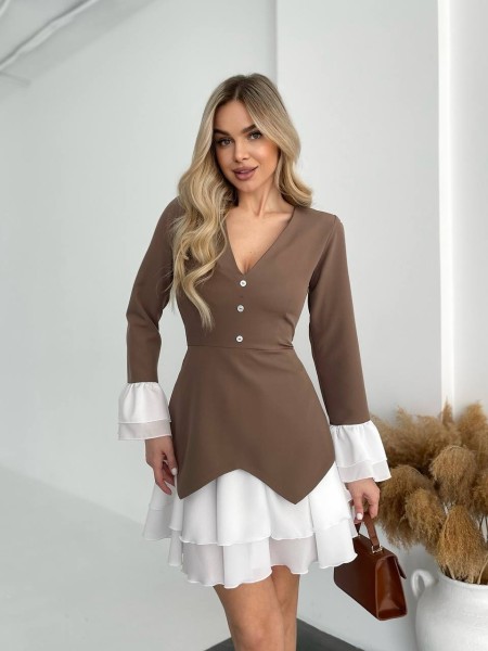 Класичний жіночий костюм зі спідницею міні кавового кольору 32465