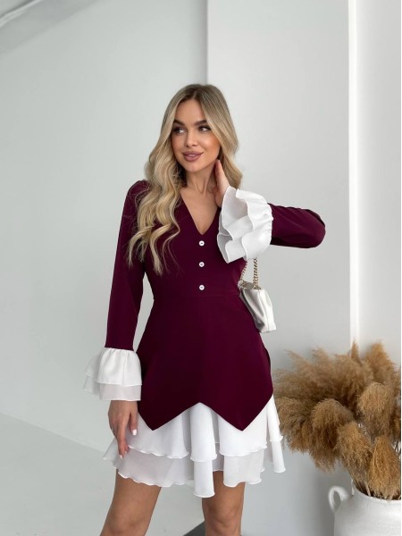 Класичний жіночий костюм зі спідницею міні бордового кольору 32467