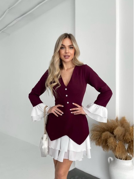 Класичний жіночий костюм зі спідницею міні бордового кольору 32467