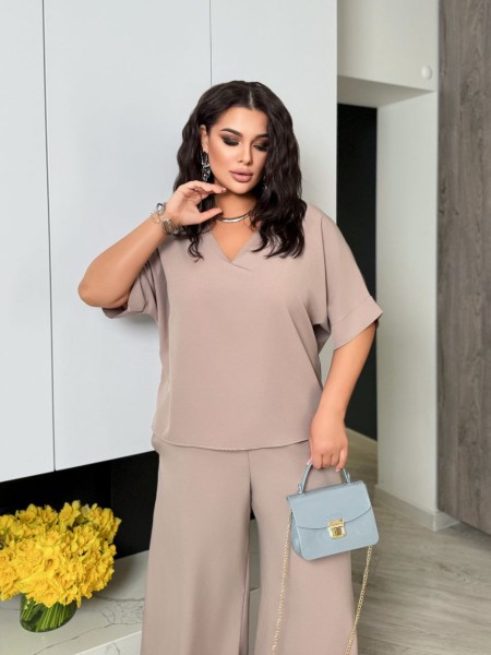Легкий костюм брючний бежевого кольору 32470