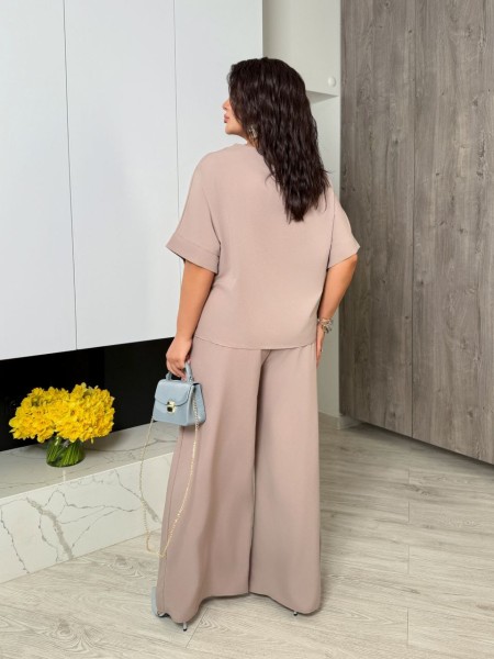 Легкий костюм брючний бежевого кольору 32470