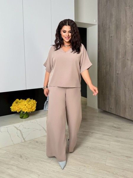 Легкий костюм брючний бежевого кольору 32470