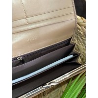 Жіночий гаманець з гладкою еко-шкіри бежевого кольору 32483