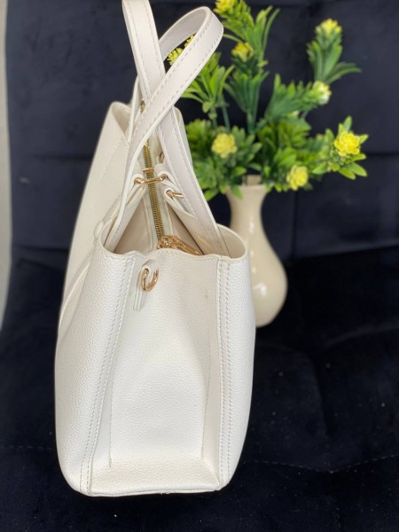 Жіноча брутальна сумка шопер із еко-шкіри молочного кольору 32499