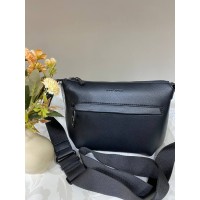 Жіноча базова сумка через плече з еко-шкіри чорного кольору 32514