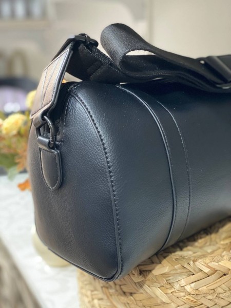 Жіноча містка сумка через плече з еко-шкіри чорного кольору 32520