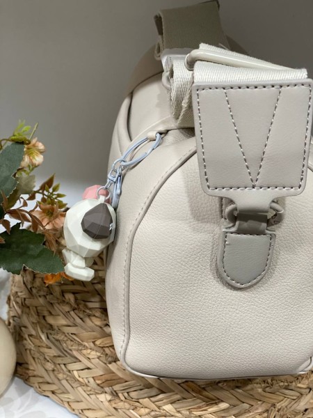 Жіноча містка сумка через плече з еко-шкіри бежевого кольору 32521