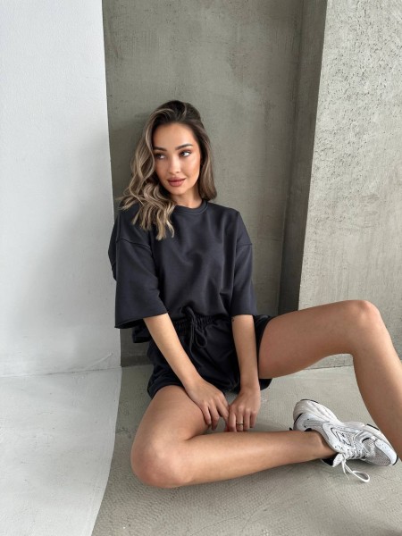 Повсякденний жіночий костюм із шортами графітового кольору 32535