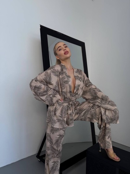 Жіночий лляний костюм c кімоно бежевого кольору 32540