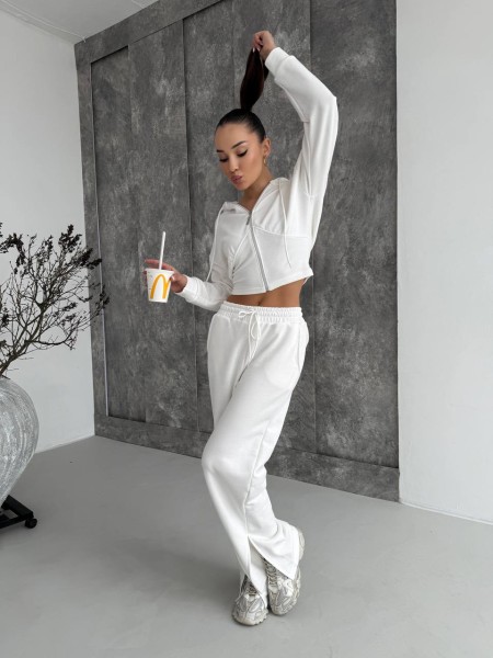 Женский легкий спортивный костюм на змейке молочного цвета  32543