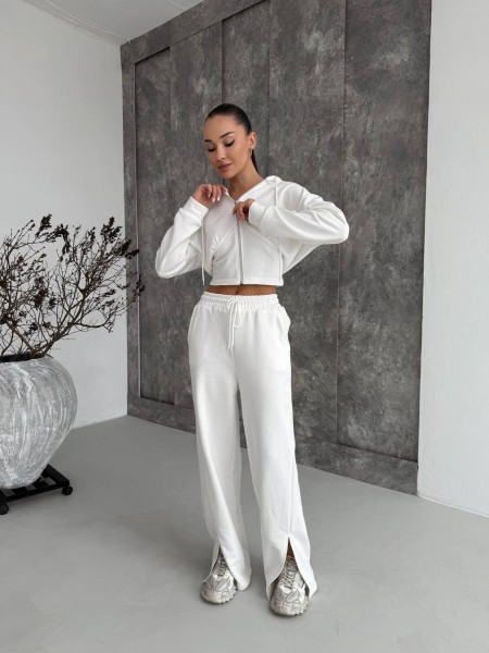 Женский легкий спортивный костюм на змейке молочного цвета  32543