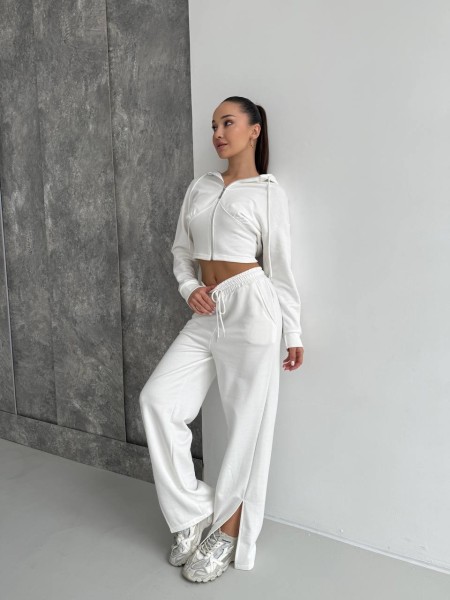 Женский легкий спортивный костюм на змейке молочного цвета  32543