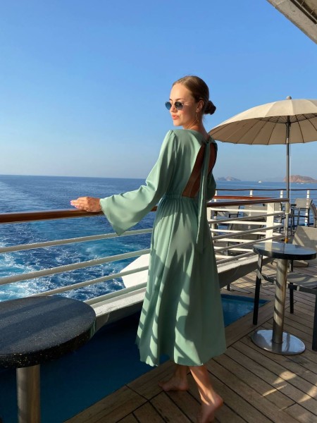 Легкое платье миди с открытой спинкой мятного цвета 32560